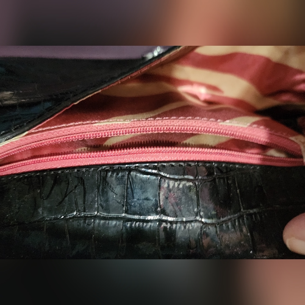 GUESS Purse/Wristlet - Picture 4 of 4
